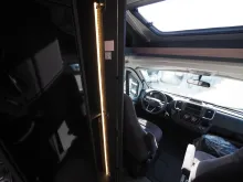 Fahrzeugbild Laika KOSMO L 105, Rundsitzgruppe/Hubbett, Autom. #17