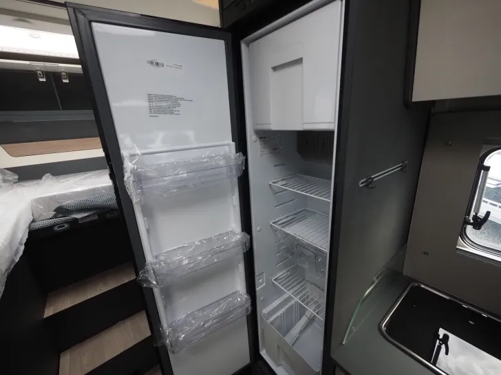 Fahrzeugbild Laika KOSMO L 319, Komfortpaket, Hubbett #9