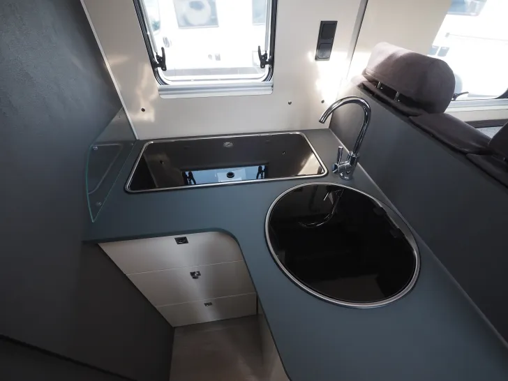 Fahrzeugbild Laika KOSMO L 409, Multimedia, Hubbett, Markise uvm #8