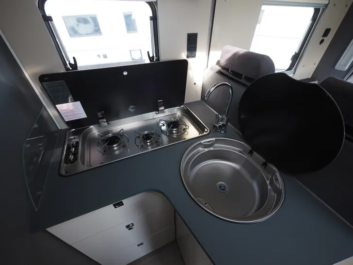 Fahrzeugbild Laika KOSMO L 409, Multimedia, Hubbett, Markise uvm #9