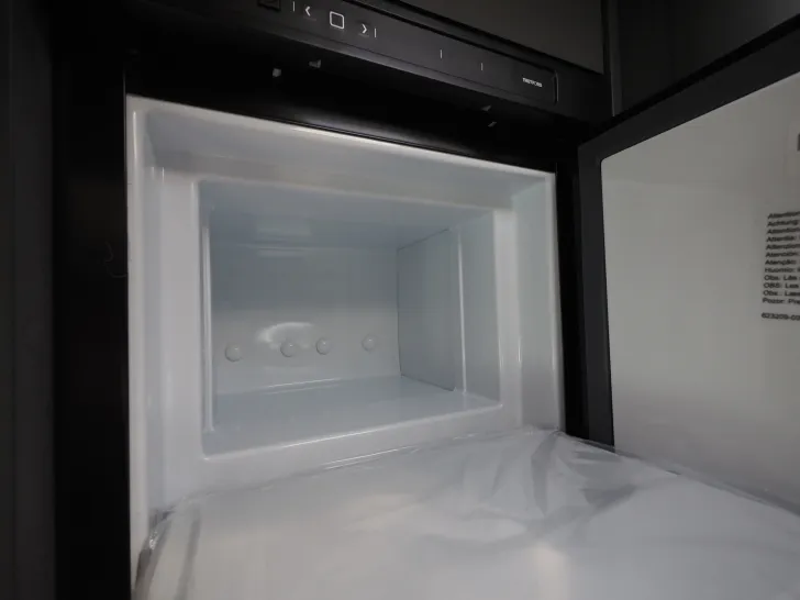 Fahrzeugbild Laika KOSMO L 409, Multimedia, Hubbett, Markise uvm #11