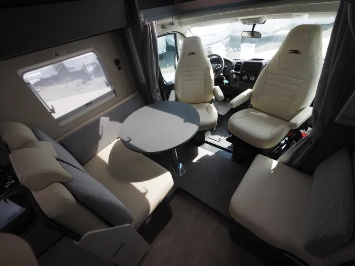 Fahrzeugbild Laika KOSMO L 409, Hubbett, Multimedia, uvm. #6