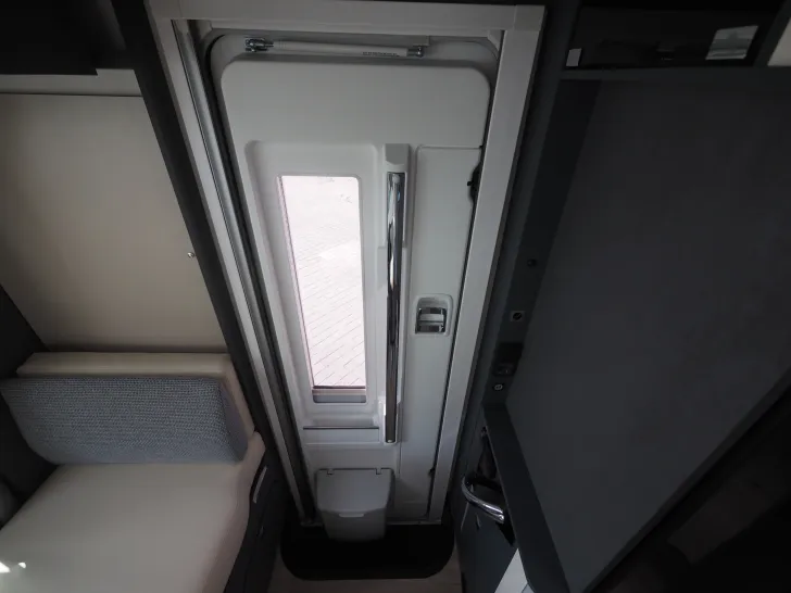 Fahrzeugbild Laika KOSMO L 409, Hubbett, Multimedia, uvm. #7