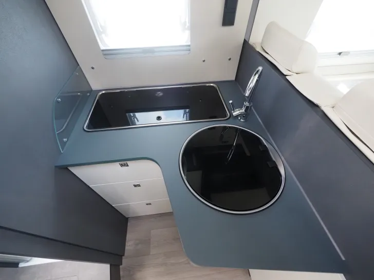 Fahrzeugbild Laika KOSMO L 409, Hubbett, Multimedia, uvm. #10