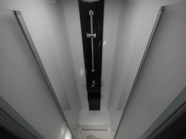 Fahrzeugbild Laika KOSMO L 409, Hubbett, Multimedia, uvm. #16