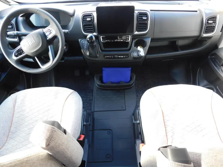 Fahrzeugbild Dethleffs Globetrail 75K 600 DS 8G-Automatik, Combi 6DE #7