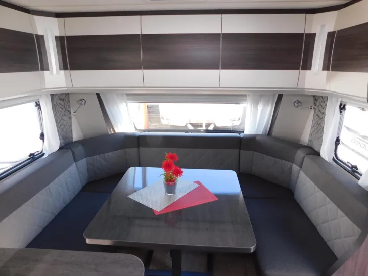 Fahrzeugbild Hobby Prestige 560 FC ALDE-Heizung, Backofen, 2T-Achse #8