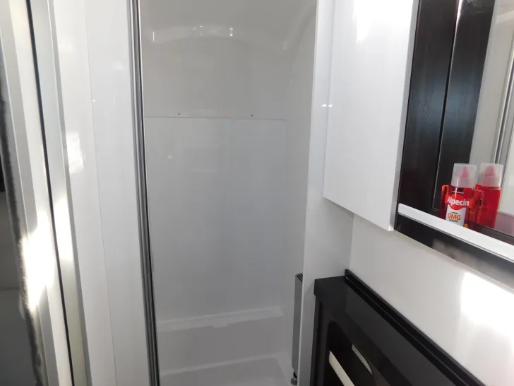 Fahrzeugbild Hobby Prestige 560 FC ALDE-Heizung, Backofen, 2T-Achse #19