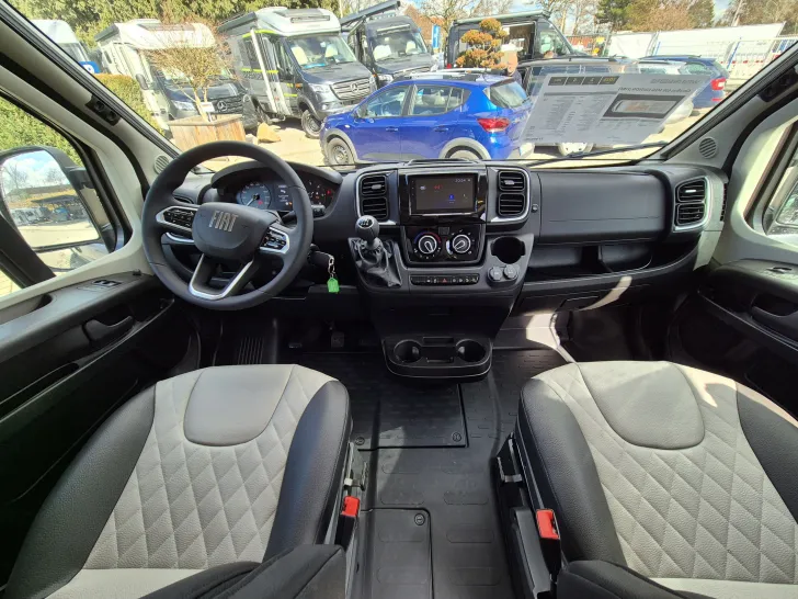 Fahrzeugbild Weinsberg CaraBus 630 MEG EDITION [FIRE] *Motorradhalter* #8