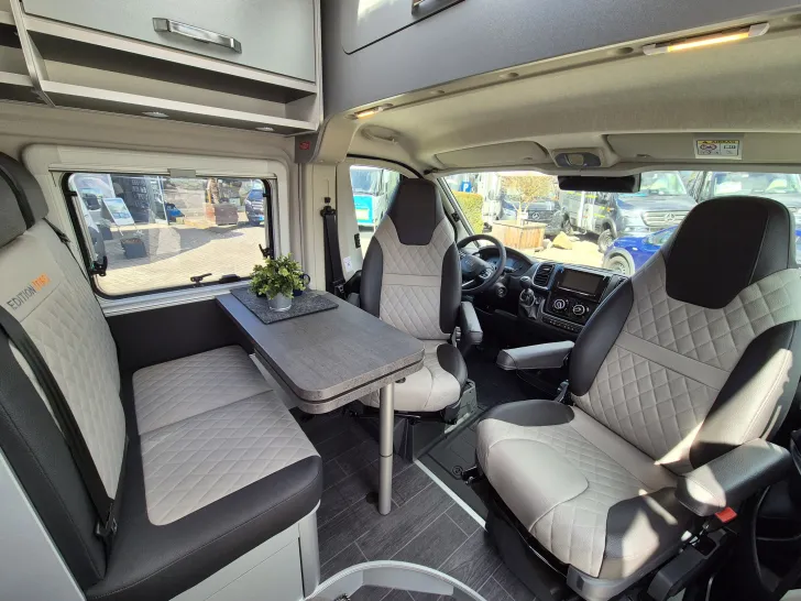 Fahrzeugbild Weinsberg CaraBus 630 MEG EDITION [FIRE] *Motorradhalter* #11