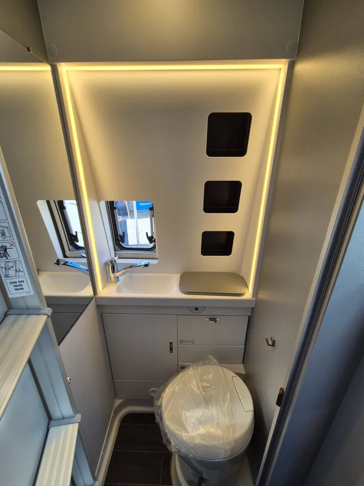 Fahrzeugbild Weinsberg CaraBus 630 MEG EDITION [FIRE] *Motorradhalter* #29