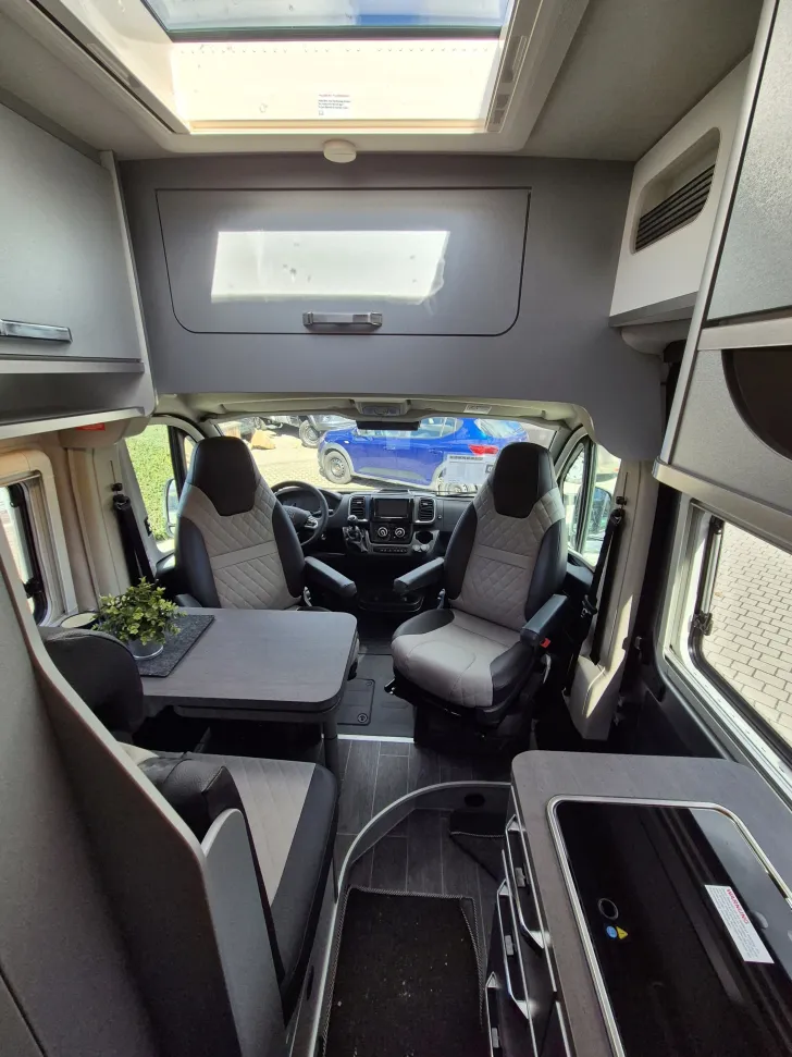 Fahrzeugbild Weinsberg CaraBus 630 MEG EDITION [FIRE] *Motorradhalter* #32