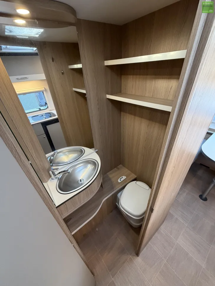 Fahrzeugbild LMC Sassino 460 E Einzelbetten 1360 kg #23