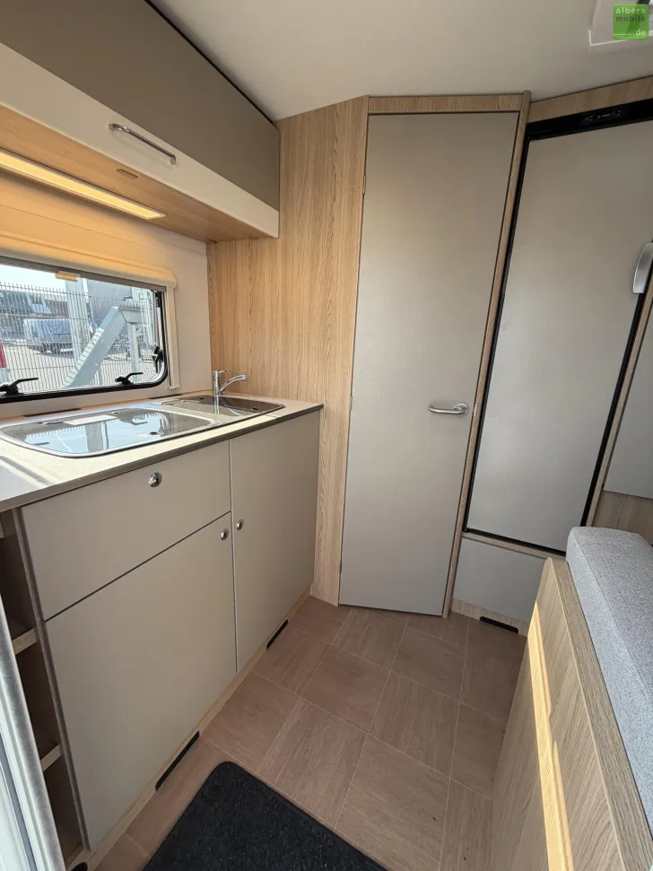 Fahrzeugbild LMC Sassino 450 D 1500kg XXL-Bett 157x200cm #8