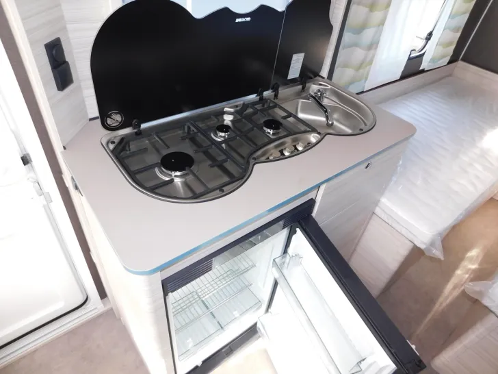 Fahrzeugbild Dethleffs c-joy 460 LE zus. Stauklappe, Toilettenfenster #13