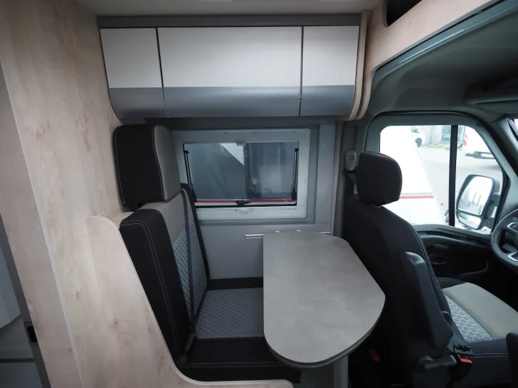 Fahrzeugbild Clever Einzelstück, Individualausbau Längsb., D-Heiz. #6