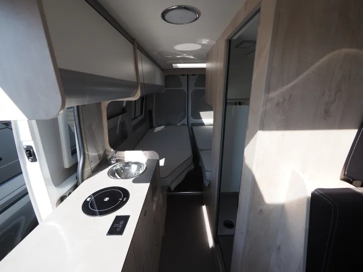 Fahrzeugbild Clever Einzelstück, Individualausbau Längsb., D-Heiz. #12