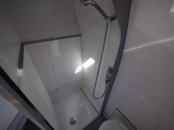 Fahrzeugbild Clever Einzelstück, Individualausbau Längsb., D-Heiz. #20