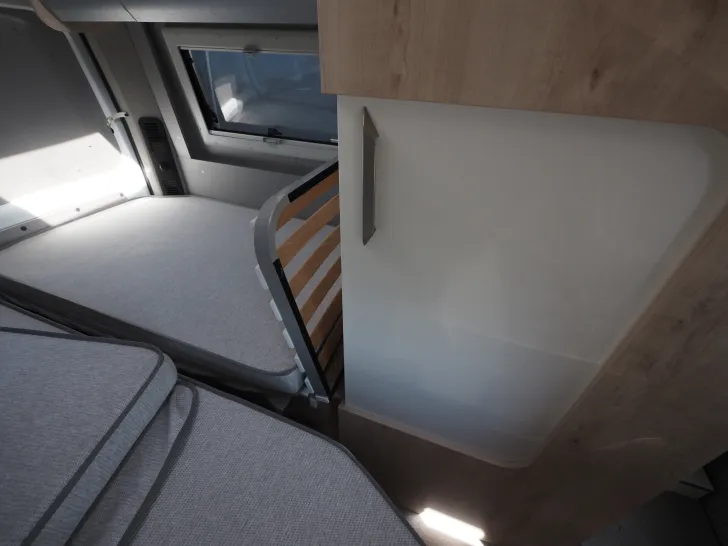 Fahrzeugbild Clever Einzelstück, Individualausbau Längsb., D-Heiz. #21