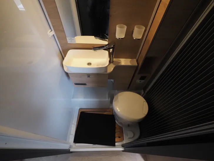 Fahrzeugbild Dethleffs Globebus Camp T4 Active, Autom., ACC, LED #13