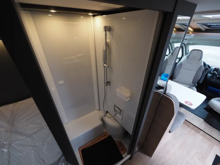 Fahrzeugbild Dethleffs Globebus Camp T4 Active, Autom., ACC, LED #14