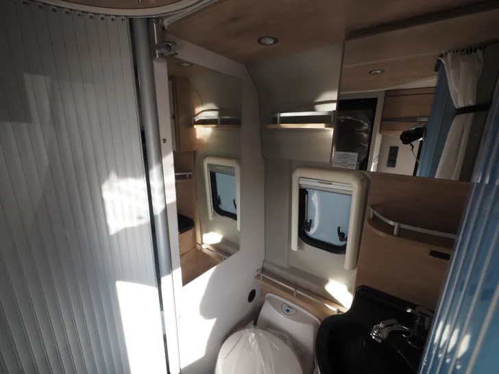 Fahrzeugbild Dethleffs Globetrail 600 DR, Pakete, Heizung 6E, Duo uvm #17