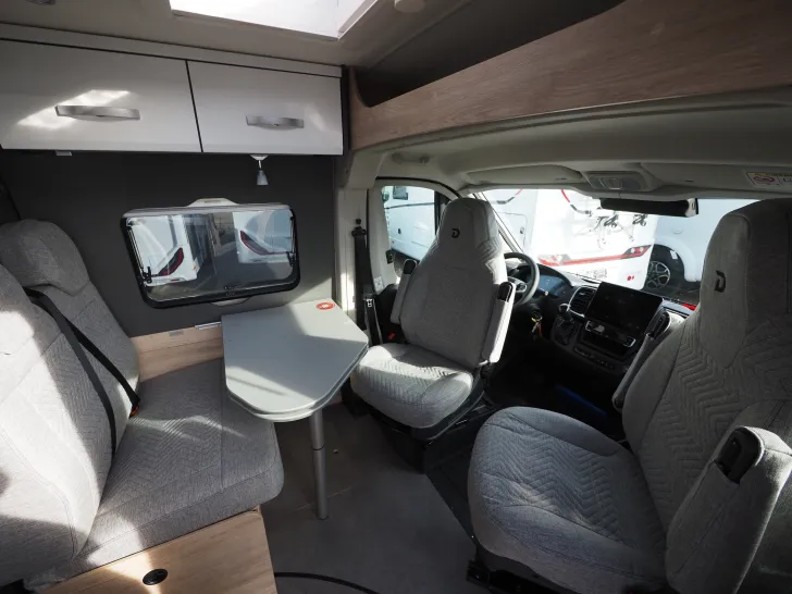 Fahrzeugbild Dethleffs Globetrail 600 DR, 180 PS Aut., Navi, 6E Heiz. #6