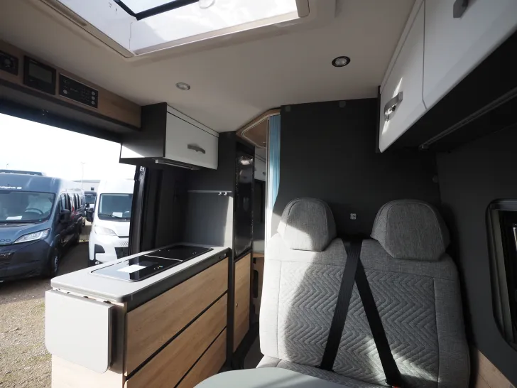 Fahrzeugbild Dethleffs Globetrail 600 DR, 180 PS Aut., Navi, 6E Heiz. #9