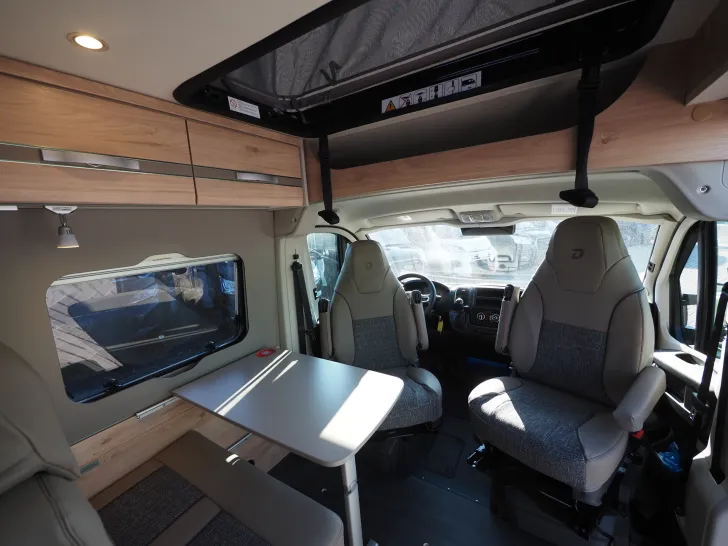 Fahrzeugbild Dethleffs Globetrail 600 DS, Aufstelldach, Automatik #7