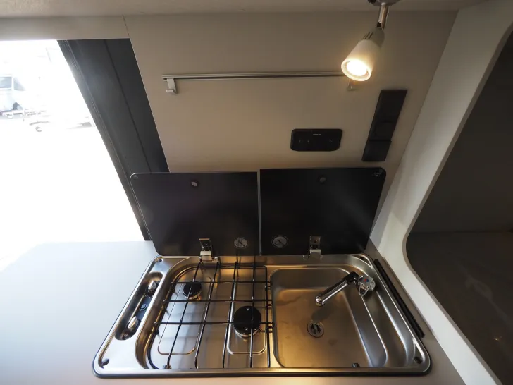 Fahrzeugbild Dethleffs Globetrail 600 DS, Aufstelldach, Automatik #9