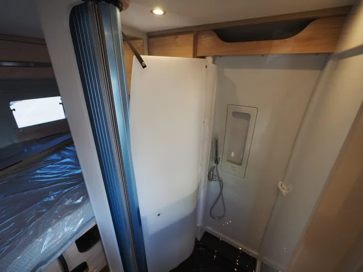 Fahrzeugbild Dethleffs Globetrail 600 DS, Aufstelldach, Automatik #15