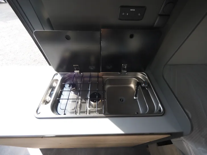 Fahrzeugbild Dethleffs Globetrail 600 DS, Chassis/Elektro./Komfort uvm #11