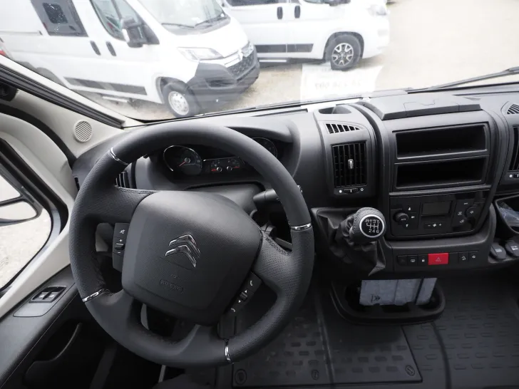 Fahrzeugbild Dethleffs Just Camp T 7052 EB, Hubbett, Isofix, Markise #16