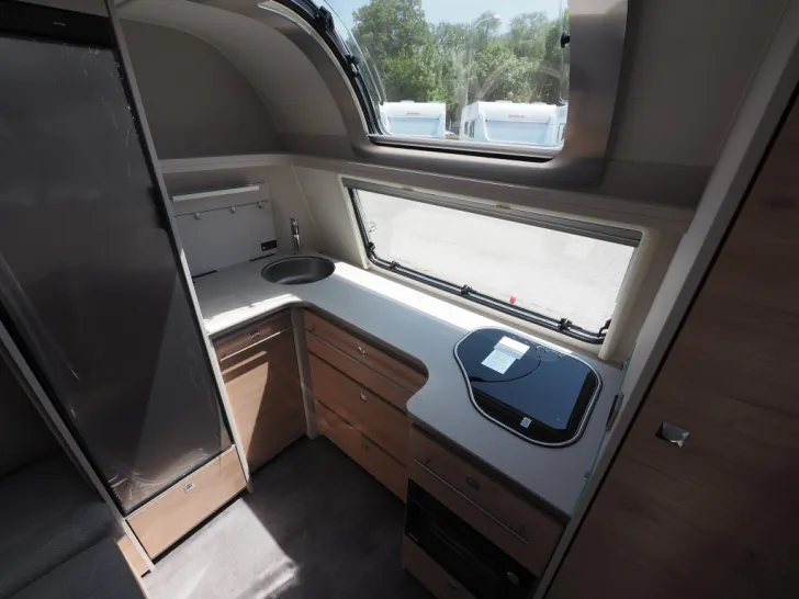 Fahrzeugbild Dethleffs Nomad 490 BLF, Rahmenfenster, Backofen, uvm #5