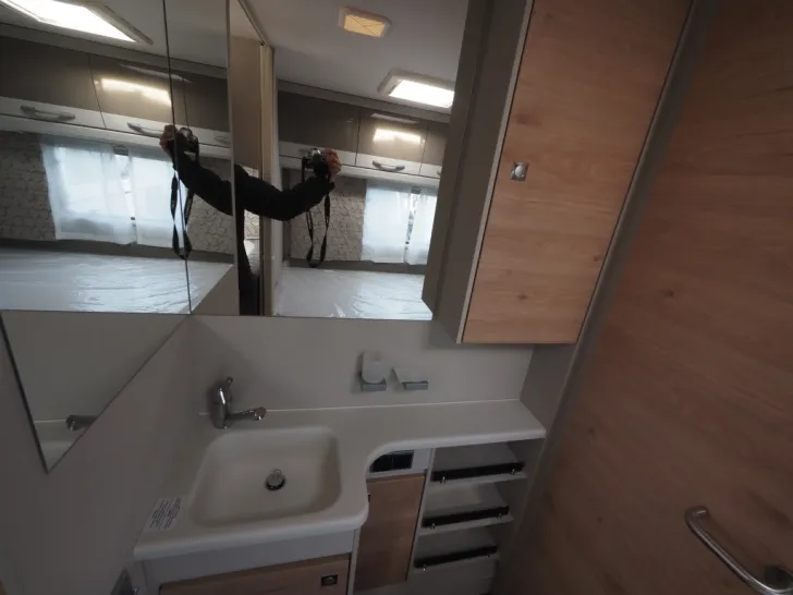 Fahrzeugbild Dethleffs Nomad 490 BLF, Styling-Wasser-Autark, uvm. #13