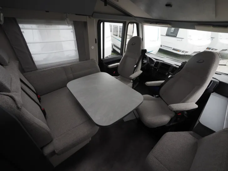 Fahrzeugbild Dethleffs Pulse I 7051 DBM GT, SAT/TV, 180 PS Maxi #4