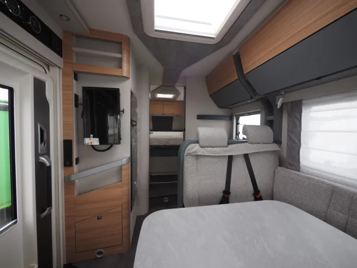 Fahrzeugbild Dethleffs Pulse I 7051 DBM GT, SAT/TV, 180 PS Maxi #5