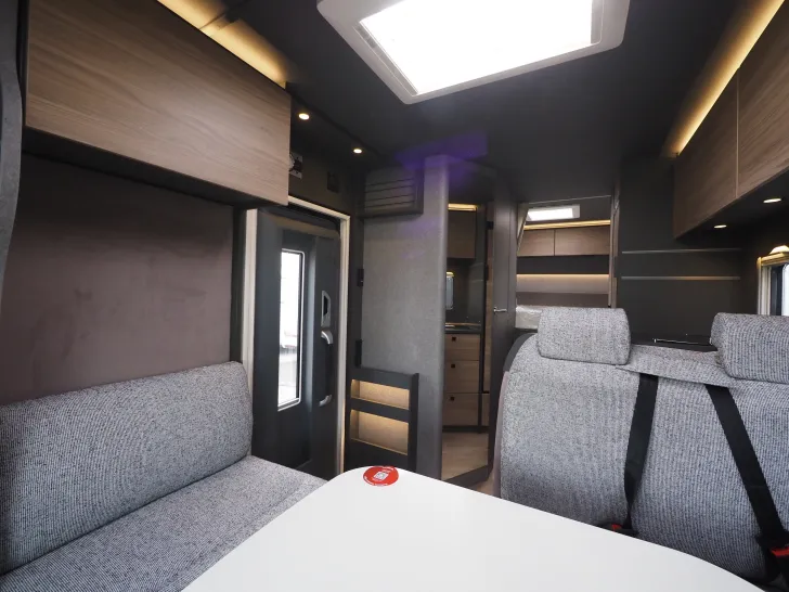 Fahrzeugbild Dethleffs Trend T 6877 DB GT Pak., Assist, Auto., Family #7