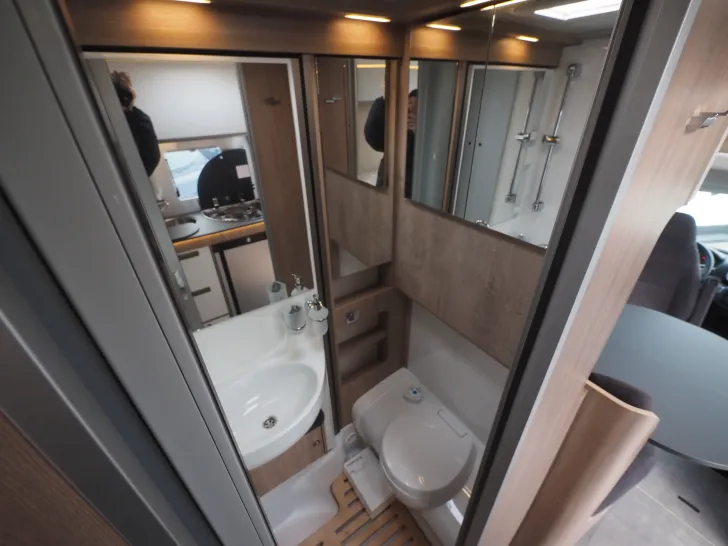 Fahrzeugbild Laika ECOVIP L 2009, Autom., Hubbett, Pro Paket #11