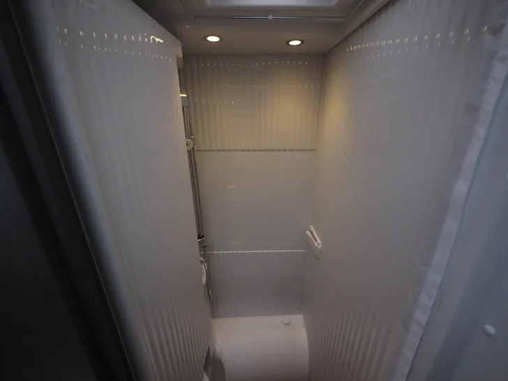 Fahrzeugbild Laika KOSMO L 319, Aut., Markise, Hubbett, Navi uvm. #18