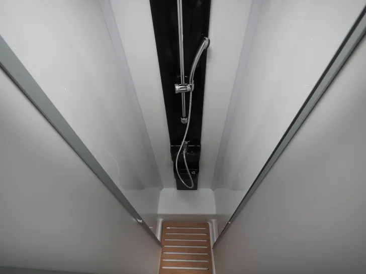 Fahrzeugbild Laika KOSMO H 1409, 180 PS Auto., Multimedia/Kam. #16