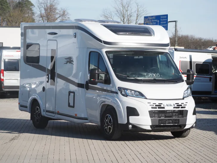 Fahrzeugbild Laika KOSMO L 105, Rundsitzgruppe/Hubbett, Autom. #2