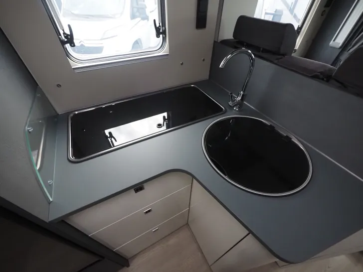 Fahrzeugbild Laika KOSMO L 319, Komfortpaket, Hubbett #6