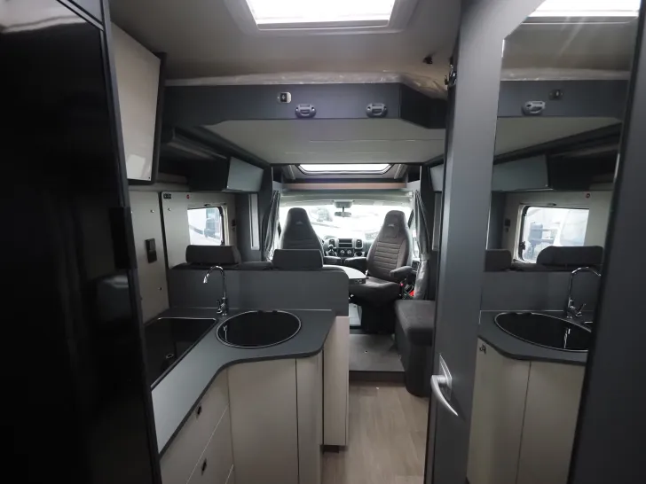 Fahrzeugbild Laika KOSMO L 319, Komfortpaket, Hubbett #12