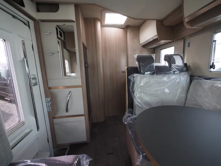 Fahrzeugbild Laika ECOVIP L 4009, 180 PS Maxi Auto., Hubbett #6