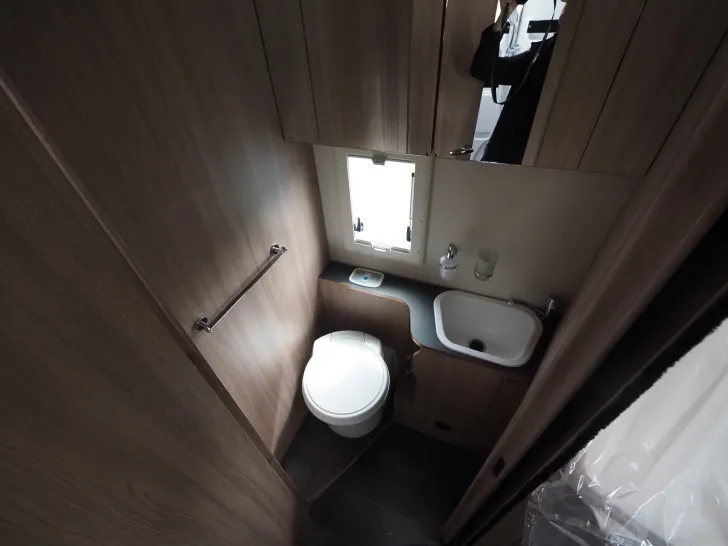 Fahrzeugbild Laika ECOVIP L 4009, 180 PS Maxi Auto., Hubbett #12