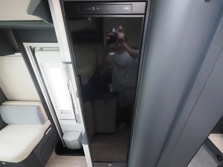 Fahrzeugbild Laika KOSMO L 409, Hubbett, Multimedia, uvm. #13