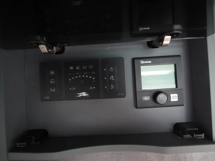 Fahrzeugbild Laika KOSMO L 409, Hubbett, Multimedia, uvm. #18