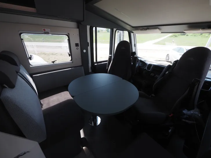 Fahrzeugbild Laika KOSMO H 1319, 180 PS Maxi Autom., Komfortp. #8