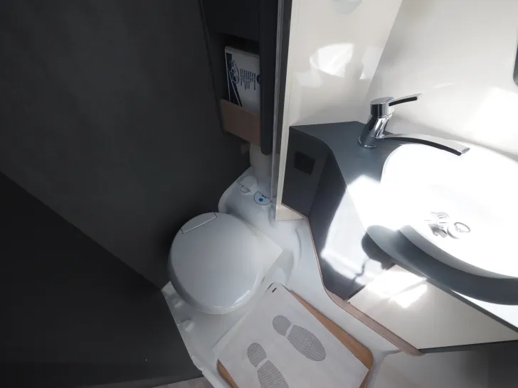 Fahrzeugbild Laika KOSMO H 1319, 180 PS Maxi Autom., Komfortp. #15